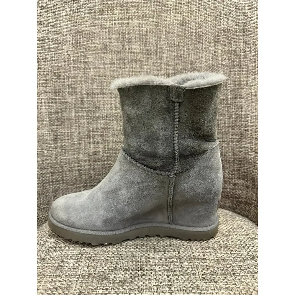 UGG Classic Femme Toggle Wedge Boots Charcoal Gray Suede Shearling Sz 7.5